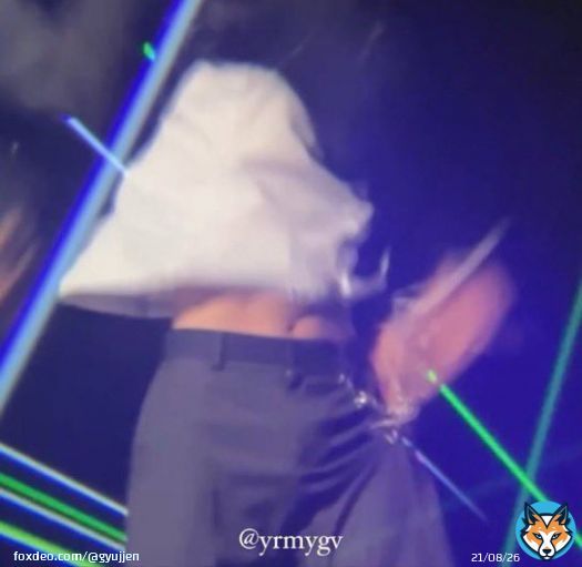 i look at a man&rsquo;s digestion system first thing first, the fact that he also has tiny waist with abs is not my fault