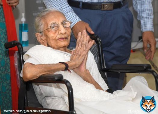 My heartfelt condolences to PM @narendramodi on the passing away of his mother Heeraben Modi. She was a centenarian who lived a full life, but one wishes a mother to be around, forever, to energise and anchor. May God give Shri. Modi the strength to bear the loss. Om Shanti.