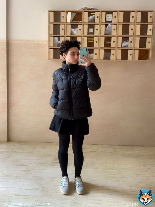 La falda es del Zara básica negra el único modelo básico en negro que e podido ver combina y queda bien con ropa distinta\ud83d\ude0d