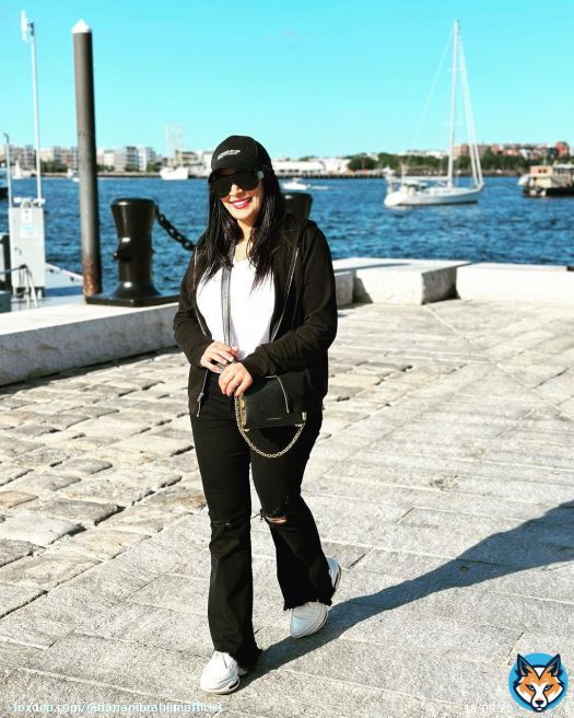 ابق على مسافة آمنة بينك و بين الآخرين.. لترى الصورة كاملة.. فالقرب الزائد كالبعد الزائد، تغيب فيه الكثير من التفاصيل.. ذكاء المسافة.. محبتي &hearts;️#summer #love #boston #usa #morocco #casablanca #actress #movies #momofgirls #wifey #instaphoto #instaquotes #distance #distancerelationship #happy &hearts;️