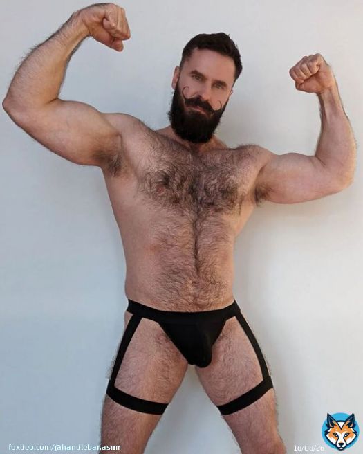Thursday Flexin'  #hair #hairy #chest #flex #beard #barba #bear #underwear #style #fashion #mensstyle #menswear #estilo #instagood #instadaily #fyp #picoftheday #thursday #goodvibes #vibes #mood #fit #gym #fitness #fur #goodmorning #morning #buenosdiias #&hellip;