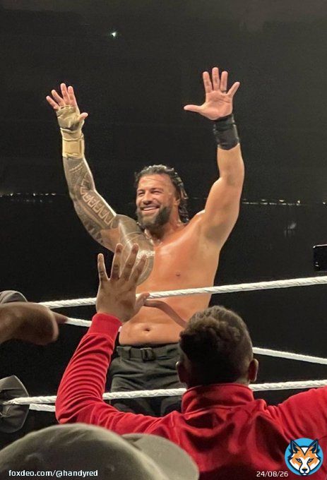 #TGIF and thank GOD this gorgeous King is back!! I love the way he interacts with fans!   Happy Roman Reigns day!