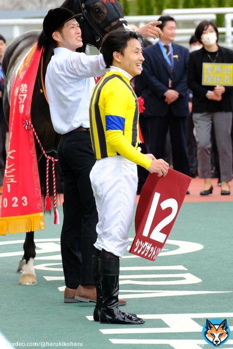 2023.3.12 阪神競馬場11R　報知杯フィリーズレビュー  シングザットソング号 吉田隼人騎手  なにか見て笑ってた？