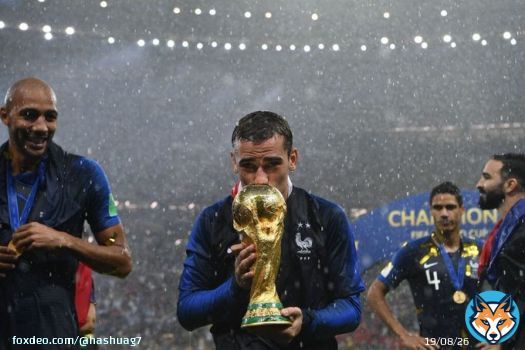 Griezmann got robbed off the BallonDor in 2018 and didn&rsquo;t cry about it on the internet while Benzema is crying about losing a secondary best award lmaooo. You&rsquo;ll never be him pedophilezema