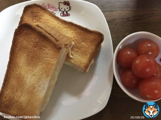 こんにちは～お昼ごはん( *ˊᗜˋ* ) お昼は明太ポテトサラダチーズトーストとプチトマト( 'ч'  )  #こんにちは  #お昼ごはん  #おうちごはん