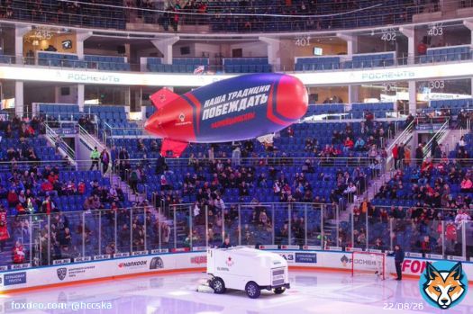 16 января все заливщики льда отмечают свой профессиональный праздник. Эта дата для него была выбрана не случайно &ndash; именно 16 января в 1901 году родился американский инженер Фрэнк Замбони, который и изобрел ледовый комбайн для восстановления льда на катках.