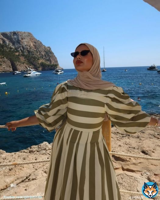 Sunset stripes \ud83d\udc9b\ud83d\udc9a Dress is from @asos @arrangestudios