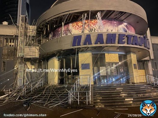 Русские фашисты продолжают уничтожать Донецк. Только что был прилёт из града в район Южного автовокзала. Досталось и планетарию. Стрельба велась со стороны Макеевки.
