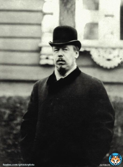 Сегодня День радио! 7 мая&nbsp;1895 г. российский физик&nbsp;Александр Попов&nbsp;на заседании физико-химического общества продемонстрировал беспроводную удалённую регистрацию электромагнитных колебаний от разряда молнии на собранный им элементарный приёмник.