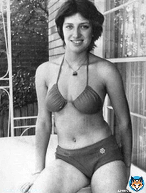 Лилиана Гасинская, девушка из Одессы, 14 января 1979 года сбежала из СССР в Австралию с круизного теплохода &laquo;Леонид Собинов&raquo;. В бикини она пролезла через иллюминатор и проплыв 40 минут оказалась на берегу Сиднейской бухты.