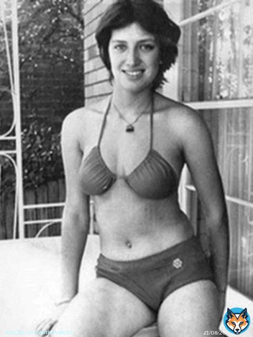 Лилиана Гасинская, девушка из Одессы, 14 января 1979 года сбежала из СССР в Австралию с круизного теплохода &laquo;Леонид Собинов&raquo;. В бикини она пролезла через иллюминатор и проплыв 40 минут оказалась на берегу Сиднейской бухты.