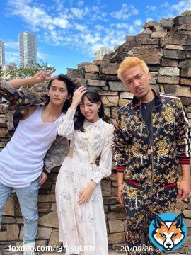 ＼#城塚翡翠 でリアタイ／ &nbsp; 翡翠(#清原果耶)に声をかけてきた ちょっと怖いお兄さんたち &nbsp; #オフショットは可愛い笑顔で #翡翠も一緒に記念撮影