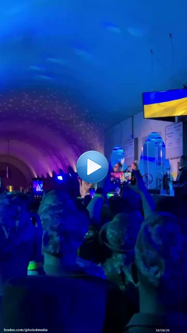 &laquo;Геть з України, москаль некрасивий&raquo;  Верка Сердючка выступила в киевском метро