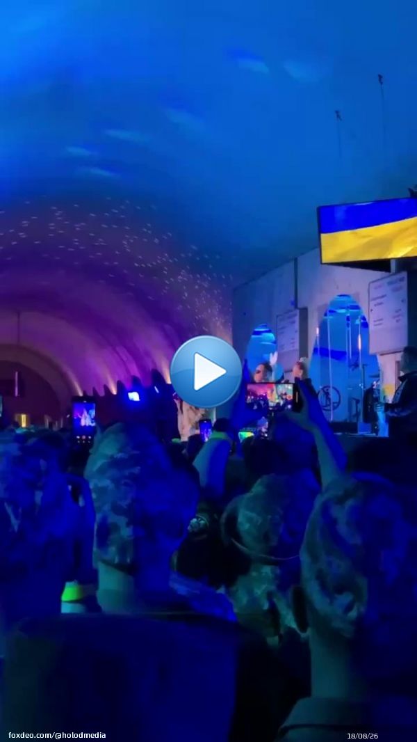 &laquo;Геть з України, москаль некрасивий&raquo;  Верка Сердючка выступила в киевском метро