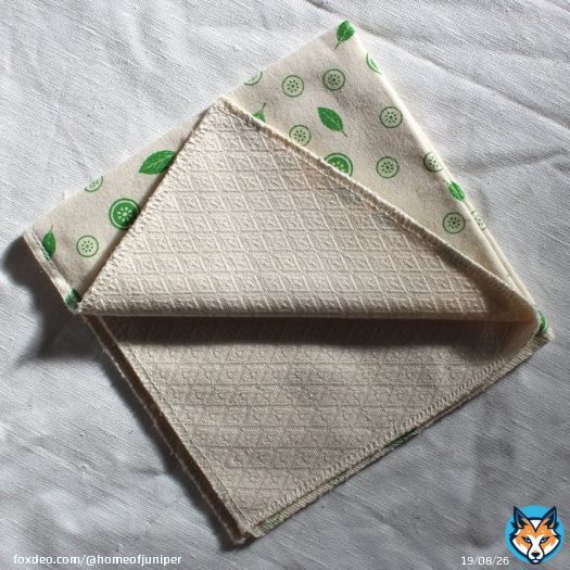 A few plastic swaps including handmade bar soaps, unpaper towels and reusable face pads (great for putting on foundation or taking it off. Find these and more here:      #plasticswaps #ecogifts #facepads #UKGiftAM #UKGiftHour #shopindie