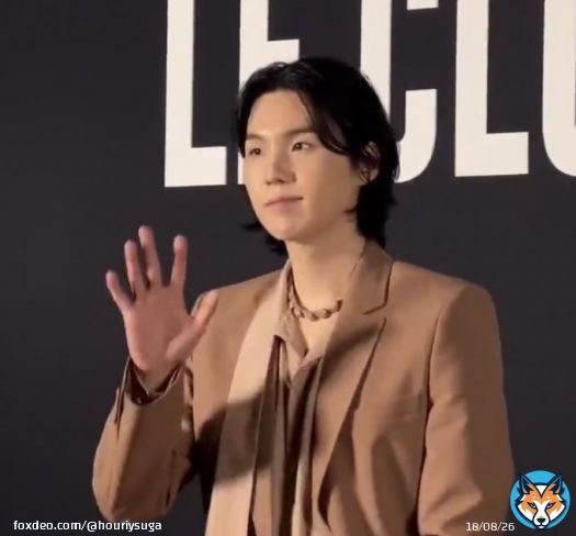 :] at paris fashion week  #SUGAxValentinoCouture #SUGAValentinoDiVas  HAUTE COUTURE WITH SUGA