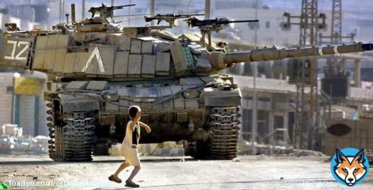 Si esta foto fue tomada en Ucrania y el tanque fue ruso, el ni&ntilde;o ser&iacute;a llamado 'luchador por la libertad' Pero como se tom&oacute; en Palestina y el tanque es israel&iacute;, el ni&ntilde;o es llamado 'terrorista'.