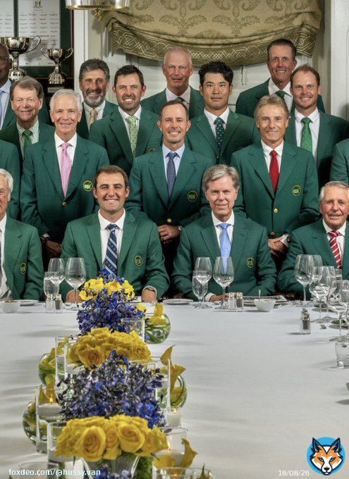 .@PhilMickelson trying to photobomb with the cool kids again. #themasters