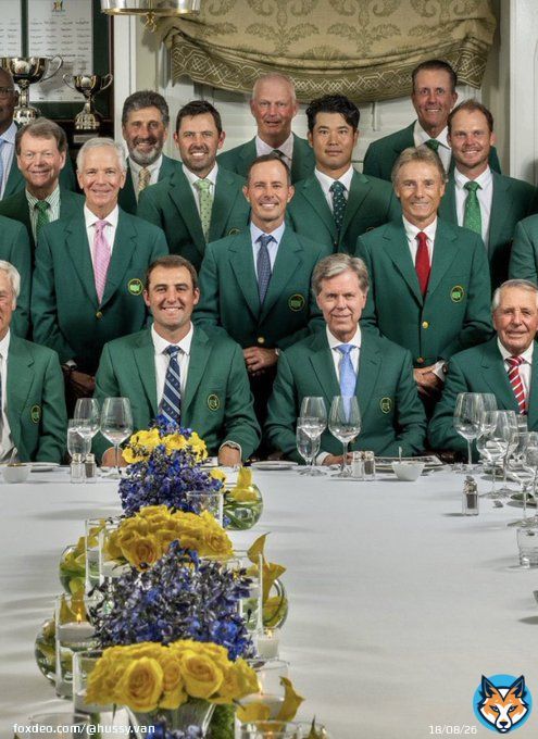 .@PhilMickelson trying to photobomb with the cool kids again. #themasters