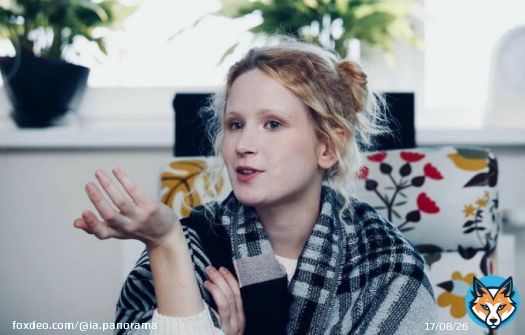Монеточка, Noice MC и Максим Покровский сравнили хруст булок в разных парижских пекарнях