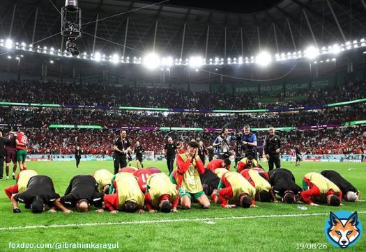 Fas Milli Takımı;   Eski 's&ouml;m&uuml;rgecileri' tek tek deviriyor. Sanki y&uuml;zyılların hesabını soruyor.   Katar'daki D&uuml;nya Kupası  k&uuml;resel ezberleri bozuyor.  Siyasi ve k&uuml;lt&uuml;rel okuması m&uuml;thiş!   Fas bizi sevindirdi. K. Katar da... #Morocco #TebriklerFas