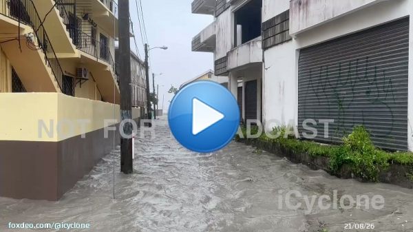 Striking thing about #Hurricane #LISA&rsquo;s storm surge in #Belize City: how fast it came rushing in. At 3:17pm I was at seawall, watching waves crash against it. 30 mins later, I shot this. Surge had topped seawall & already penetrated severalblocks inland. This was all during eye.