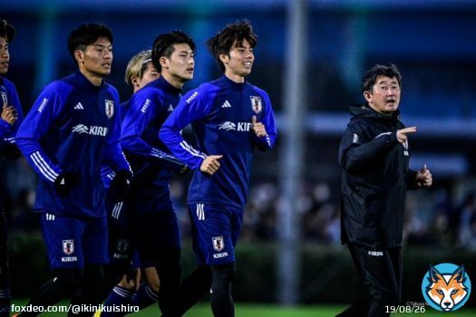 本日の #サッカー日本代表 の練習は昨日のスタメン組を除くメンバーがピッチで練習しました。 １：#田中碧 選手を先頭にラン ２：今日から合流した #久保建英 選手 ３：#西村拓真 選手はシュート練習で昨日の好調を持続 ４：素敵な笑顔をくれた #三笘薫 選手！