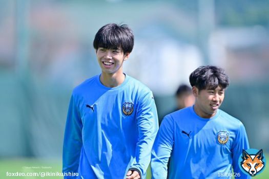 1・2：遠征でハンバーグを実は５個食べた #永長鷹虎 選手と３つ食べた #高井幸大 選手。 3：#小林悠 選手、#シミッチ 選手、 #マルシーニョ 選手、#小塚和季 選手、 #脇坂泰斗 選手が居残りシャトルラン！  4：スタメン落ちに「悔しい」と闘志燃やす #佐々木旭 選手 #川崎フロンターレ #frontale