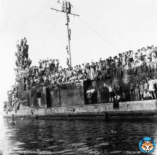 Port of Beirut, 1946.  Armenians waving to their friends returning to Armenia by ship in Beirut harbour. Photo Paul Almasy. Via Lea Pavlicevitch Source: Garo Derounian
