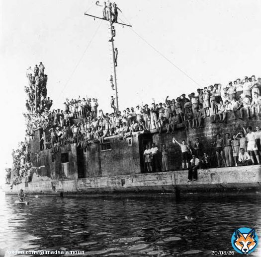 Port of Beirut, 1946.  Armenians waving to their friends returning to Armenia by ship in Beirut harbour. Photo Paul Almasy. Via Lea Pavlicevitch Source: Garo Derounian