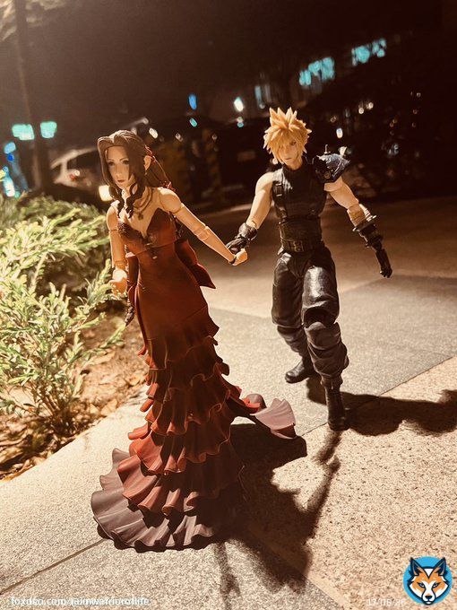 Aerith: According to Madam M, you've caught the eye of a certain fabulous someone, and they'd like to meet in person.  Cloud: Huh?  &mdash; Posting this because Cloud&rsquo;s dress (Dress PAK) has arrived! Unboxing soon!  &mdash; #FF7R #FinalFantasyVyVII #FinalFantasy #PlayArtsKai #プレイアーツ改