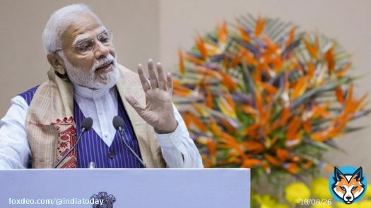 Prime Minister #NarendraModi, while addressing an event at the Supreme Court on the occasion of #ConstitutionDay, said the country is growing while preserving its differences and diversity. @AneeshaMathur @sanjoomewati