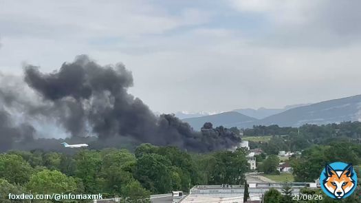 (Фото) Голем пожар на аеродромот во Женева: Сите летови се прекинати -