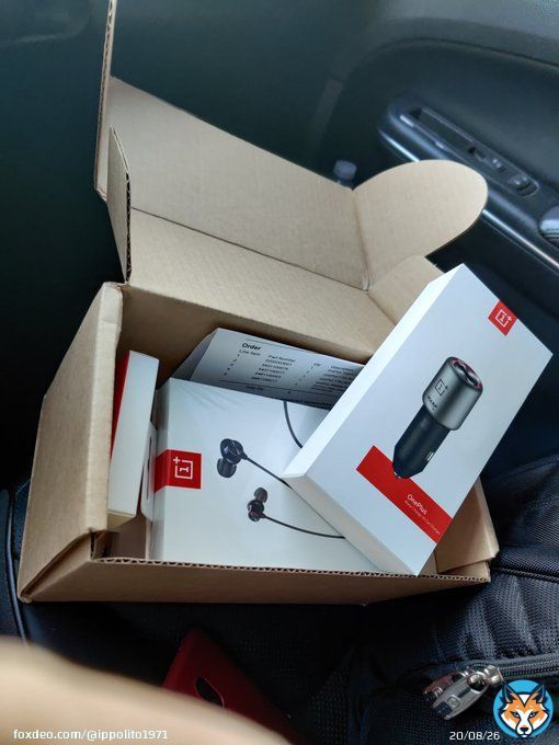 OnePlus mail. Gotta love those accessories  #OnePlus7Series #OnePlus7Pro #bulletswireless2 #warpcharge #cases