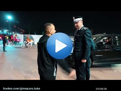 مدير المرور العام يلتقي بأيمن من ذوي الاحتياجات الخاصة وهو يشارك رجال المرور عملهم