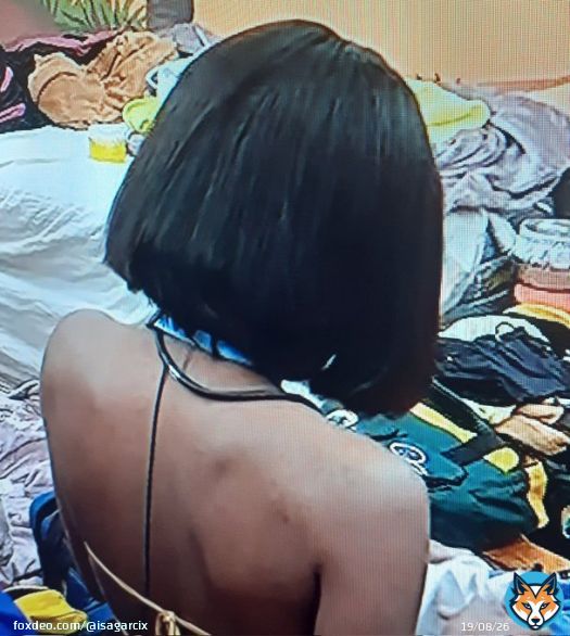 S&oacute; porque o Cezar Black t&aacute; no pared&atilde;o, Tina resolveu usar peruca hoje. Que afronta.  #bbb23 #bbb #jogodadiscordia #redebbb #foragabriel