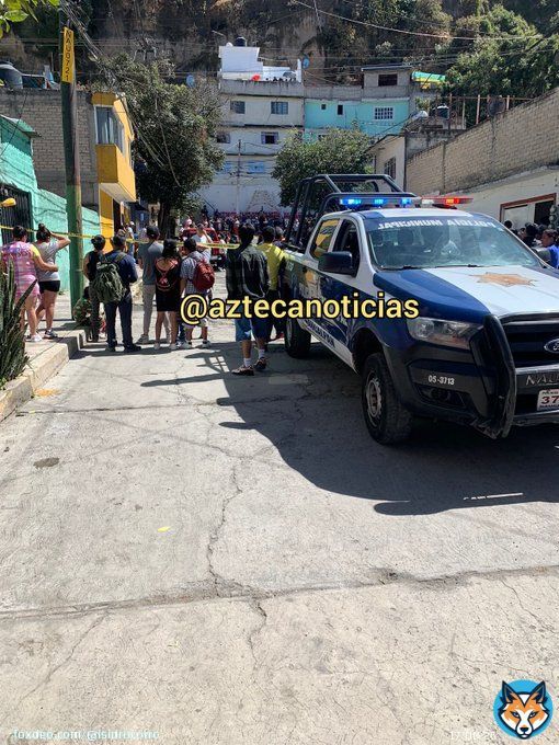 &Uacute;ltimo minuto: Tenemos una balacera con tres personas muertas. Estamos verificando el m&oacute;vil. Ocurri&oacute; en la calle Zumpango en la colonia Estado de M&eacute;xico en Naucalpan, #Edomex. La polic&iacute;a acordona el lugar. @AztecaNoticias