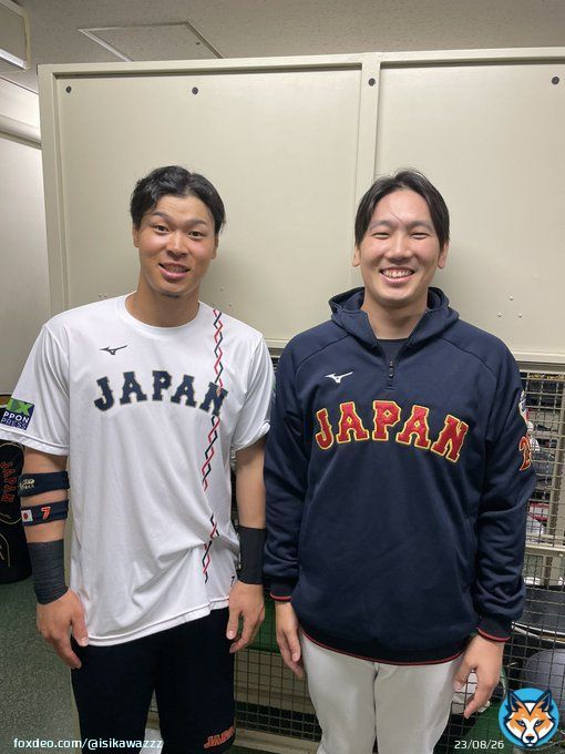 ももクロを推して11年(くらい こんな日が来るとは、私も歳をとりましたね。  れにちゃん、宇佐見くん、 結婚おめでとうございます 感慨深いものがあります。  @usami____shingo   満面の笑みでお祝い申し上げます。 球界のモノノフ達より。  #高城れに #宇佐見真吾 #佐藤輝明