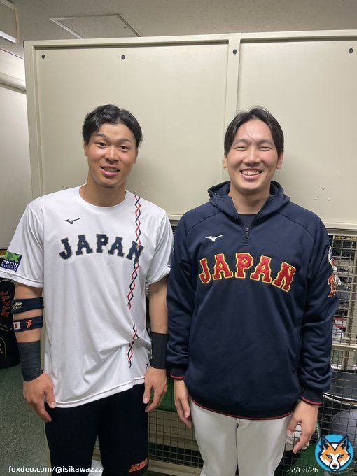 ももクロを推して11年(くらい こんな日が来るとは、私も歳をとりましたね。  れにちゃん、宇佐見くん、 結婚おめでとうございます 感慨深いものがあります。  @usami____shingo   満面の笑みでお祝い申し上げます。 球界のモノノフ達より。  #高城れに #宇佐見真吾 #佐藤輝明