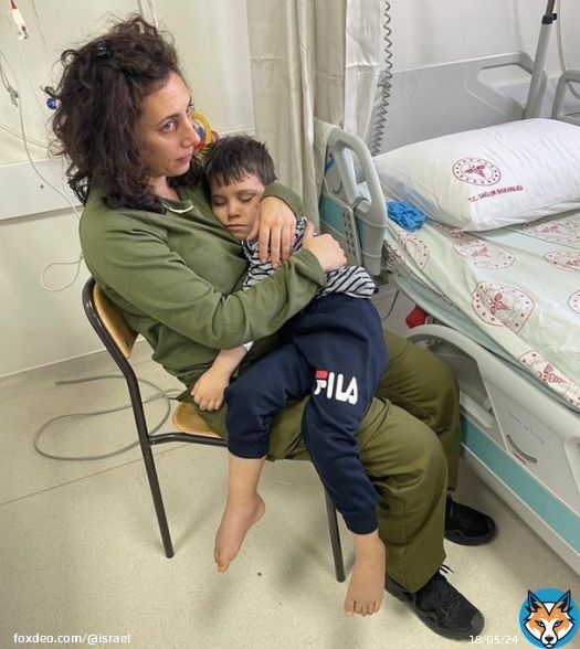 4 yr old Aras and his mother were rescued following the earthquake in Turkiye. They were treated in different hospitals.  Yosefit Moshe, a critical care nurse from Schneider Hospital  & member of Israel’s humanitarian mission, treated Aras.She held him until he fell asleep