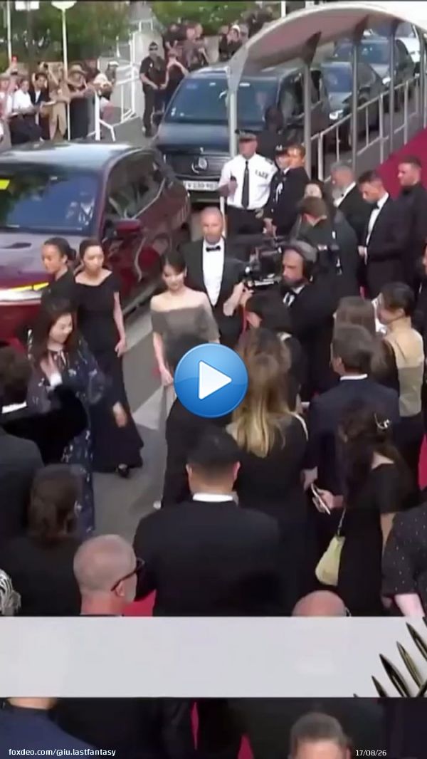Jieun highlight\u2460 \u2728 \ud83c\uddeb\ud83c\uddf7   'Broker' Cast Takes First Red Carpet Walk at 2022 Cannes Film Festival #LeeJiEun #IU #ベイビーブローカー　#CannesFilmFestival2022