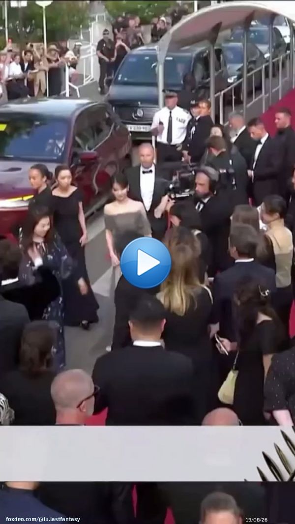 Jieun highlight\u2460 \u2728 \ud83c\uddeb\ud83c\uddf7   'Broker' Cast Takes First Red Carpet Walk at 2022 Cannes Film Festival #LeeJiEun #IU #ベイビーブローカー　#CannesFilmFestival2022