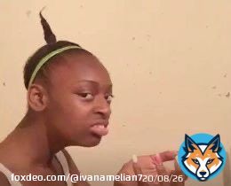 #LaIslaDeLasTentaciones2  Elena: &ldquo;m&iacute;rame y m&iacute;rala&rdquo;  No puede dar m&aacute;s verg&uuml;enza ajena este comentario