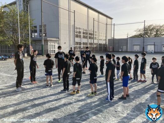 本日は #陸上 の実業団 #プレス工業 が実施する小学校のかけっこ教室へ 選手も生徒もお揃いのユニホーム姿でラダートレーニングやリレー練習で汗を流していました。  詳報は明日の紙面で  4年ぶりの #ニューイヤー駅伝 の意気込みも後日お伝えします