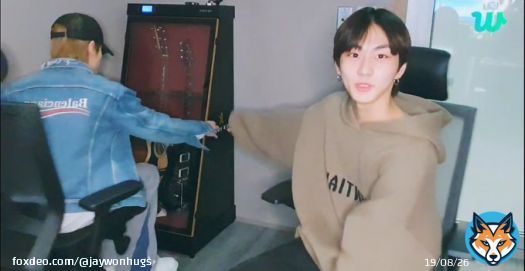 jungwon mentioned that the guitars behind them are owned by jay