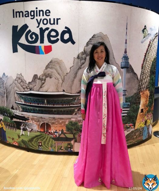 I love that the @ROMtoronto After Dark series is featuring K-Culture. The Hanbok station was so much fun.#rom #romafterdark #afterdark #hanbok #korean #toronto #koreandress #traditionaldress