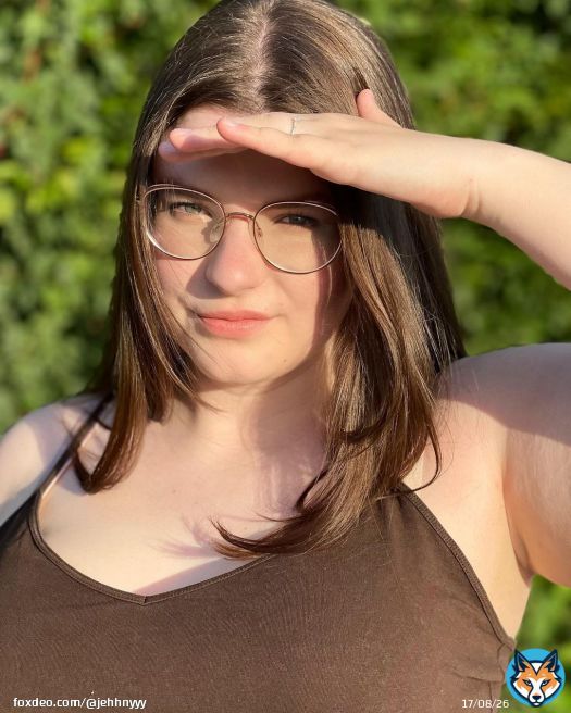 Smile*********************************************#girl #m&auml;dchen #bingeeating #eatingdisorderrecovery #cute#car #nature #natur #Deutschland #germany #curvymodel#curvy #bruenettegirl #brownhair #happy #freunde #friends#sun #lqbt #bayern #bavaria #gamergirl #twitch#twitchgermany