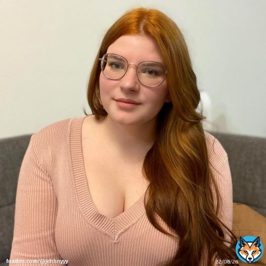 Hello Friends ich komme momentan nicht dazu au&szlig;en qualitative Bilder zu machen.Bin in meine letzten Ausbildungsajahr und hab privat viel um die Ohren.*******************************************#girl #m&auml;dchen #asthetics #cute#redhead #nature #natur #Deutschland #germany #curvymodel #curvy #bruenettegirl #brownhair #happy #freunde #friends #sun #lqbt #bayern #bavaria #gamergirl #twitch #twitchgermany #hair