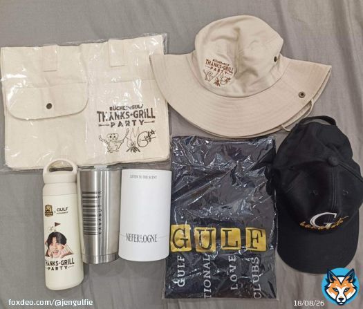 Mae's goods have arrived today. I don't know when 3 bottles of perfume will come here GULF KANAWUT @gulfkanawut #GulfKanawut #กลัฟคณาวุฒิ