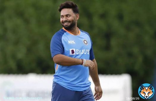 Wishing a speedy recovery to @RishabPant17. Our prayers and wishes are always with you. Get well soon   #RishabhPant #Champ